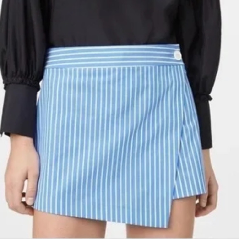 Club Monaco Skort in Blue and White Strip - Size 00 - Never Worn!